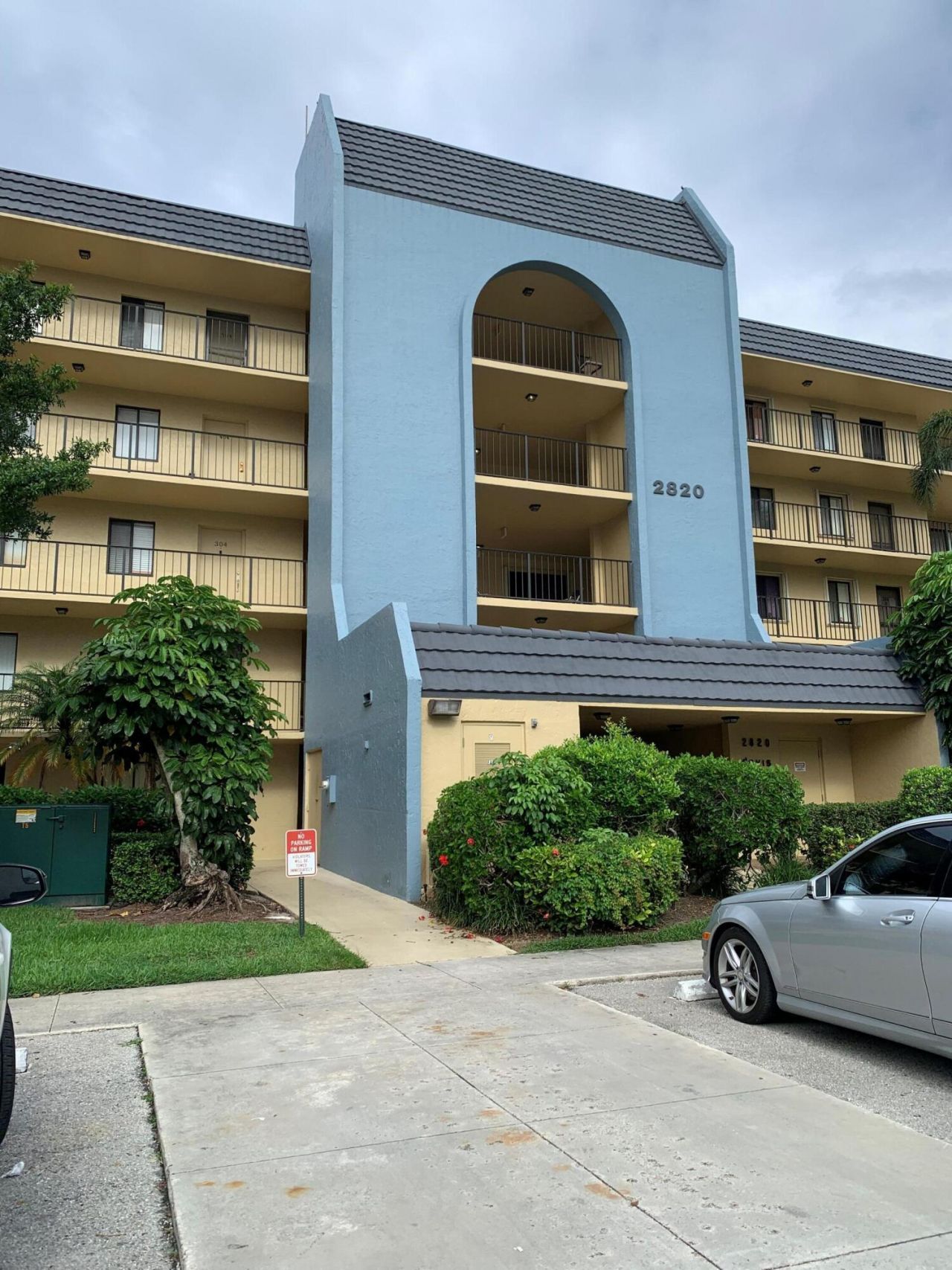 2820 Tennis Club Drive, Unit 302, West Palm Beach, FL 33417 Photo