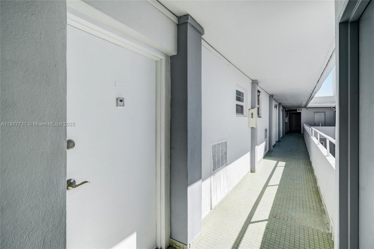 8000 Harding Ave, Unit 7F, Miami Beach, FL 33141 Photo