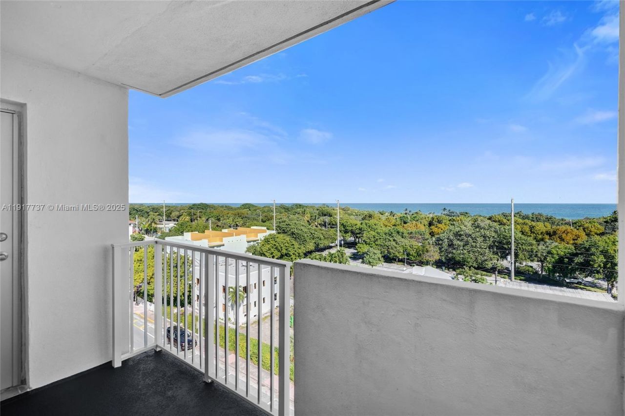 8000 Harding Ave, Unit 7F, Miami Beach, FL 33141 Photo