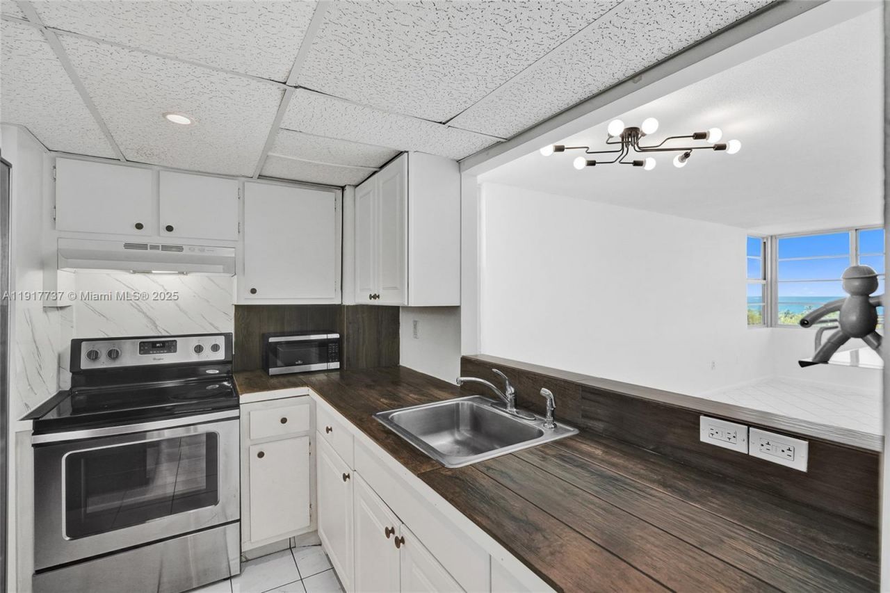 8000 Harding Ave, Unit 7F, Miami Beach, FL 33141 Photo