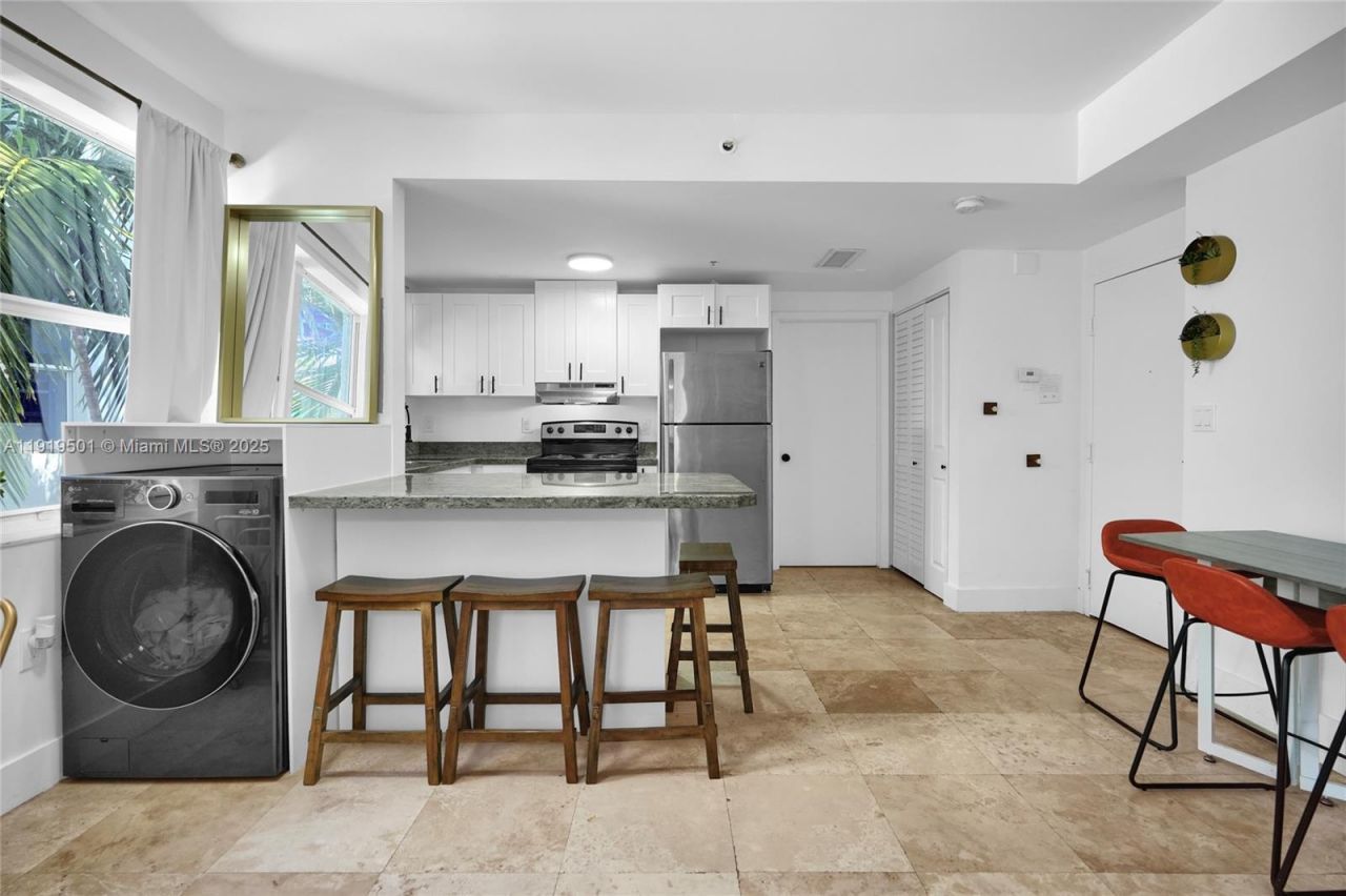 1550 Drexel Ave, Unit 208, Miami Beach, FL 33139 Photo