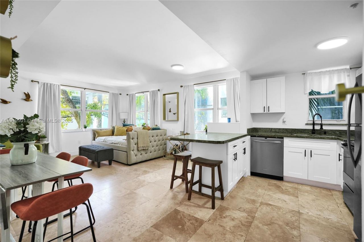 1550 Drexel Ave, Unit 208, Miami Beach, FL 33139 Photo