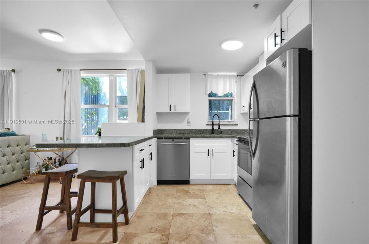 1550 Drexel Ave, Unit 208, Miami Beach, FL 33139 Photo