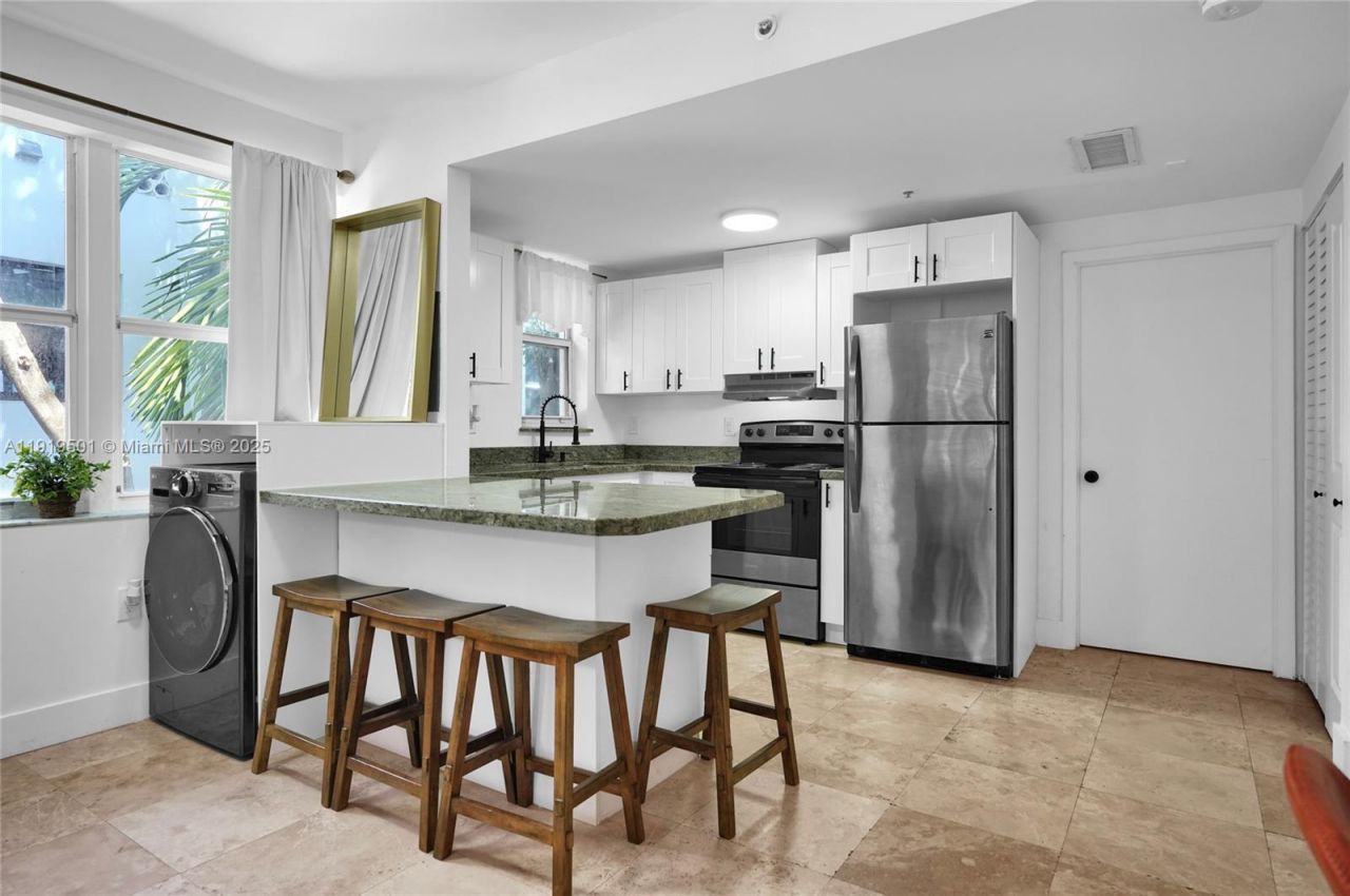 1550 Drexel Ave, Unit 208, Miami Beach, FL 33139 Photo