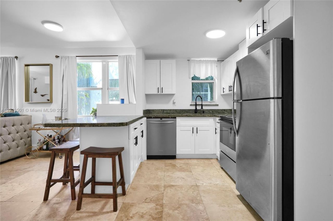 1550 Drexel Ave, Unit 208, Miami Beach, FL 33139 Photo