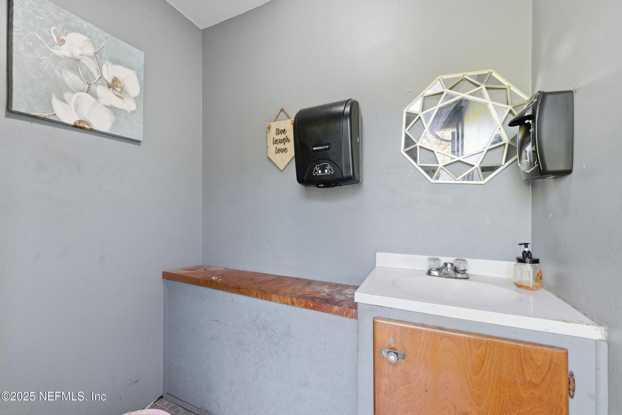 9600 Lem Turner Road, Jacksonville, FL 32208 Photo