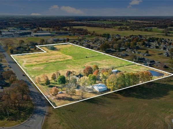 399 Pioneer Lane , Gentry, AR 72734