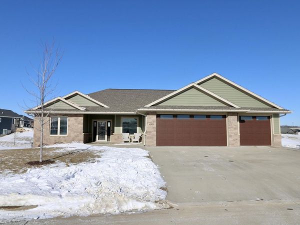 8261 Ginger Drive, Peosta, IA 52068
