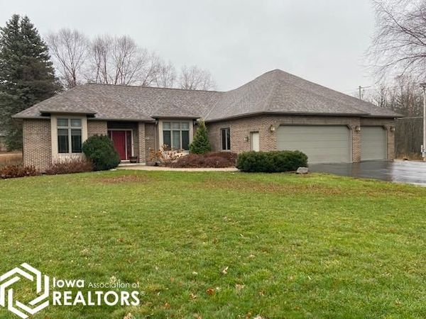 15261 Dodge Avenue, Clear Lake, IA 50428