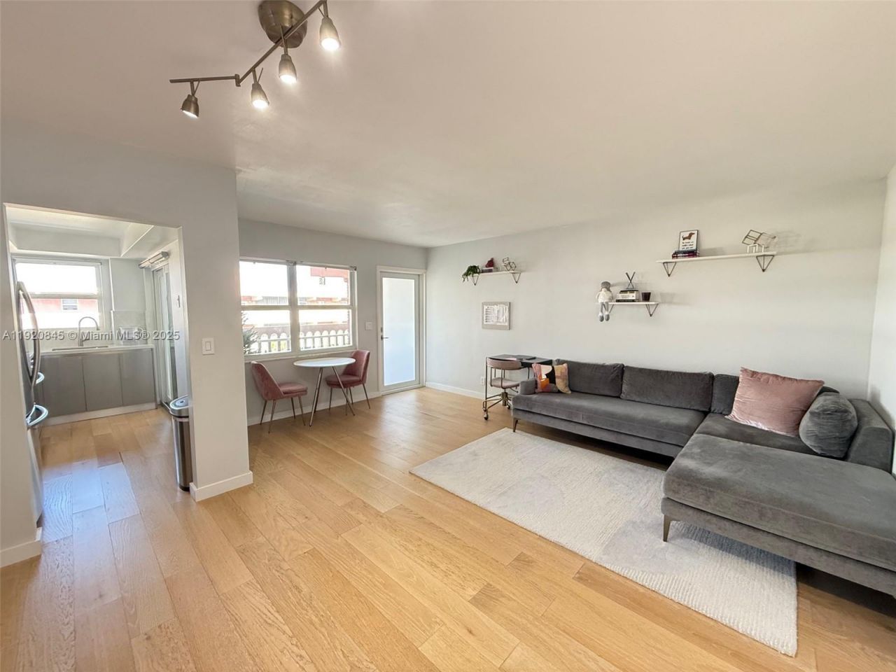 180 NE 12th Ave, Unit 12E, Hallandale Beach, FL 33009 Photo