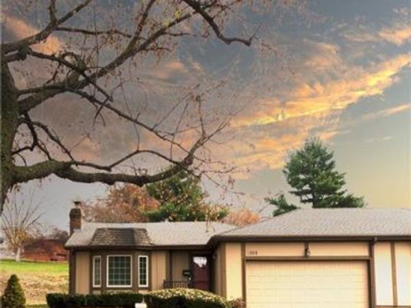 1303 N 43rd Street, St Joseph, MO 64506