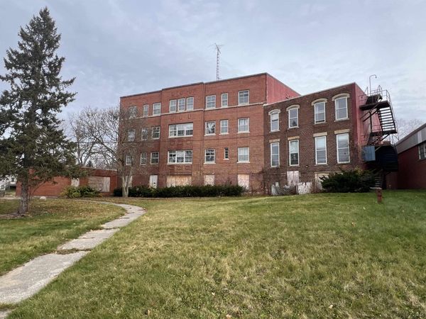 120 North Locust, Adrian, MI 49221