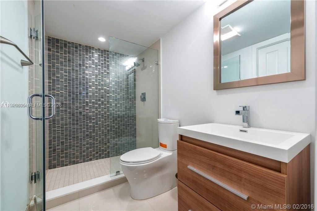 345 Ocean Dr, Unit 408, Miami Beach, FL 33139 Photo