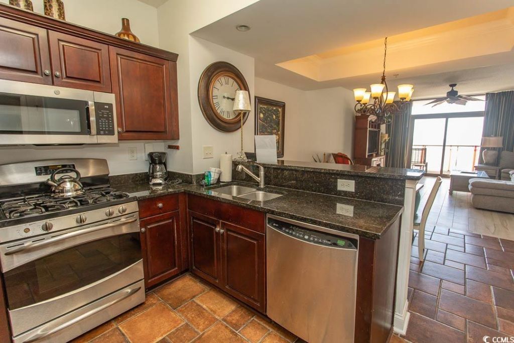 100 North Beach Blvd. Photo 14