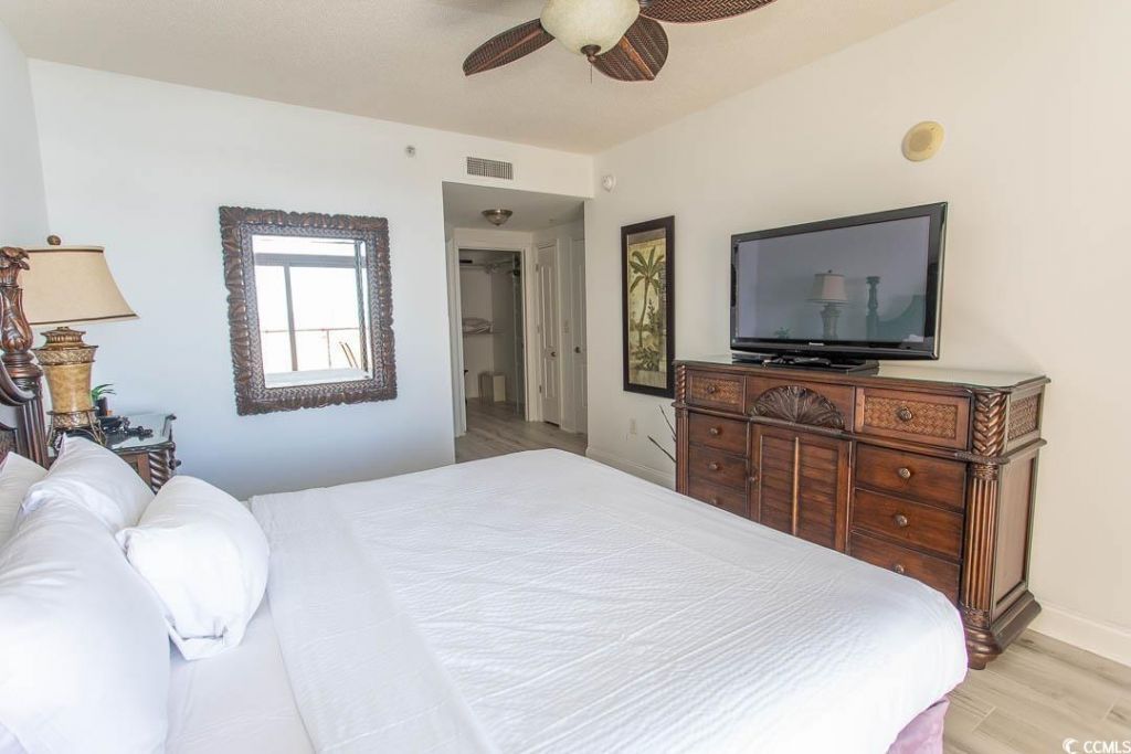 100 North Beach Blvd. Photo 27