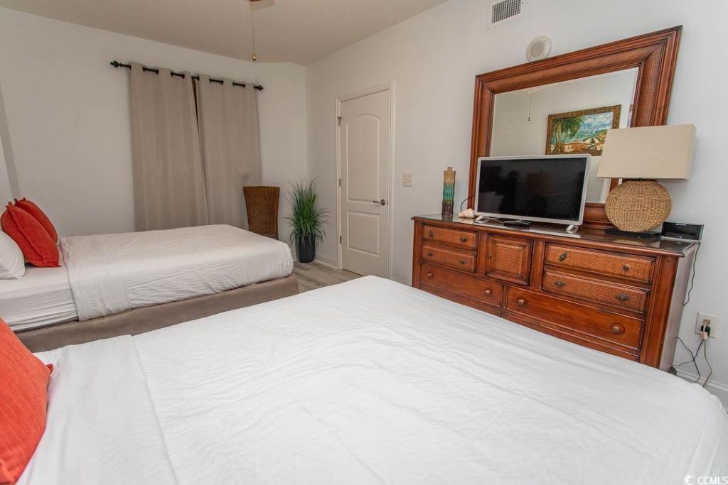 100 North Beach Blvd. Photo 7