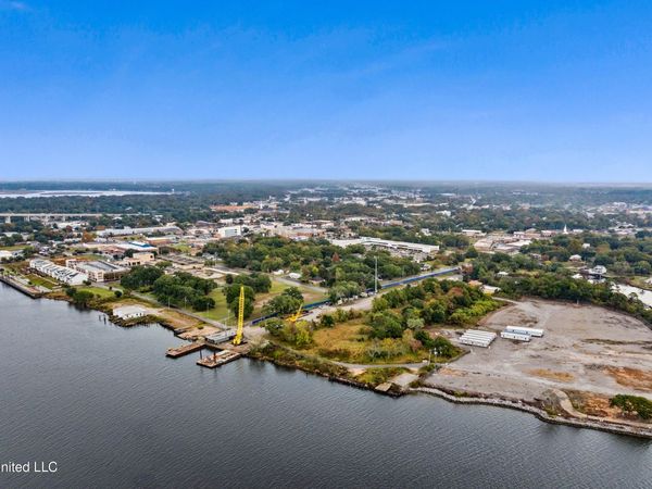 Front Street, Pascagoula, MS 39567
