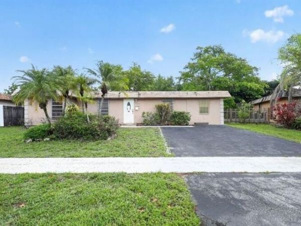 7802 NW 69th Terrace, Tamarac, FL 33321