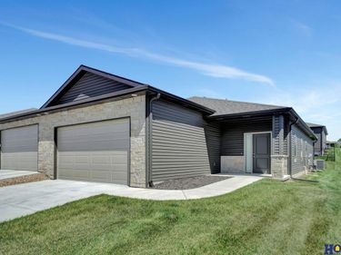 2900 Kings Corner Drive, Lincoln, NE 68516