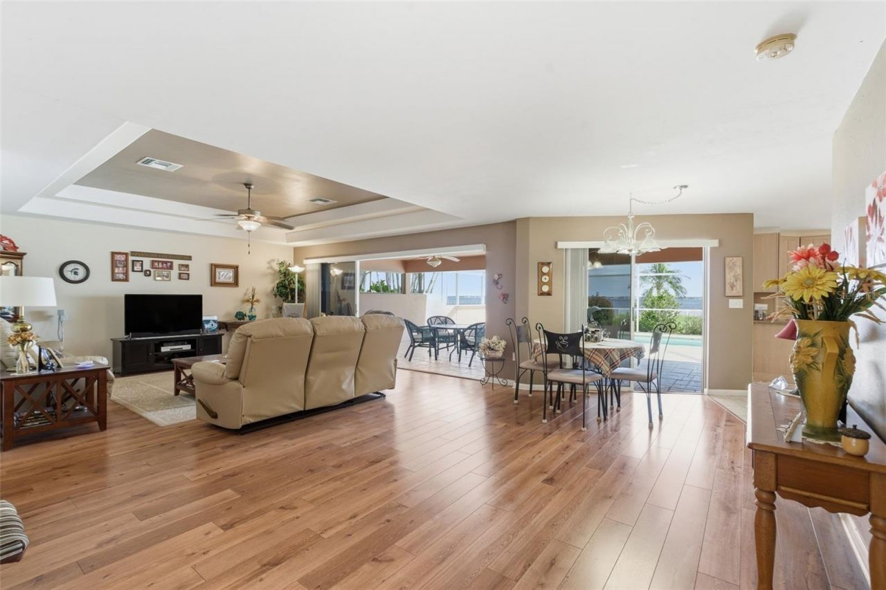 3527 SE 22nd Place, Cape Coral, FL 33904 Photo