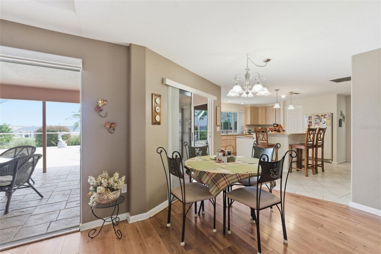 3527 SE 22nd Place, Cape Coral, FL 33904 Photo