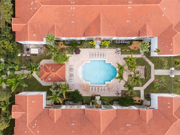 6821 SW 44th St, Unit 203, Miami, FL 33155