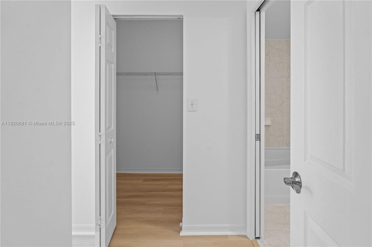 6821 SW 44th St, Unit 203, Miami, FL 33155 Photo