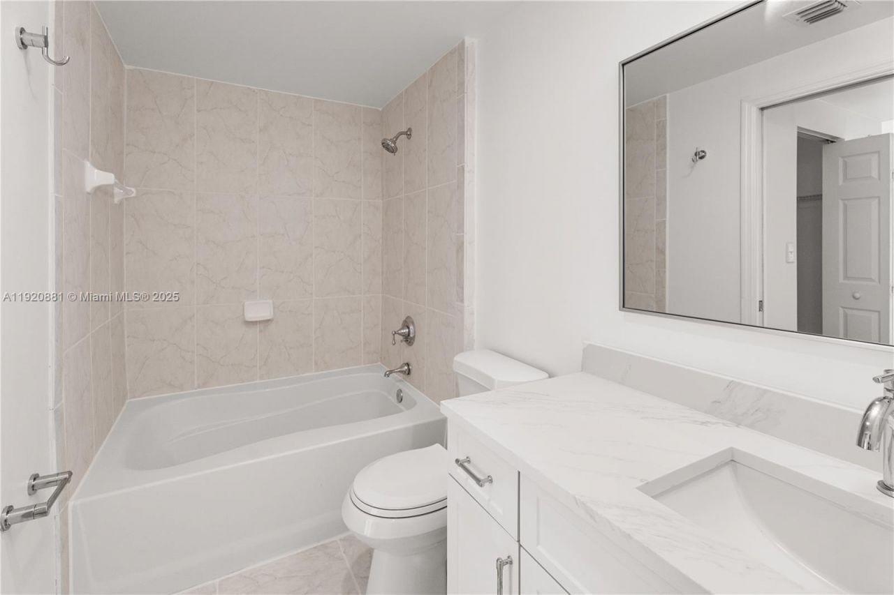 6821 SW 44th St, Unit 203, Miami, FL 33155 Photo