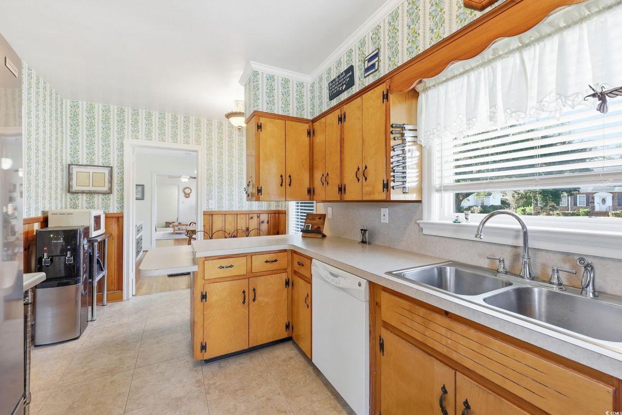 301 S Morgan Ave. Photo 10