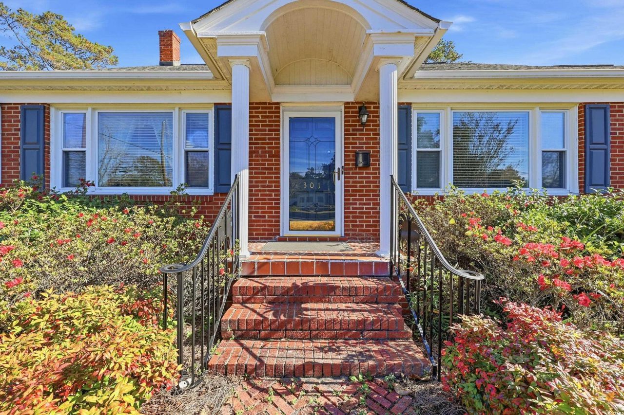 301 S Morgan Ave. Photo 2