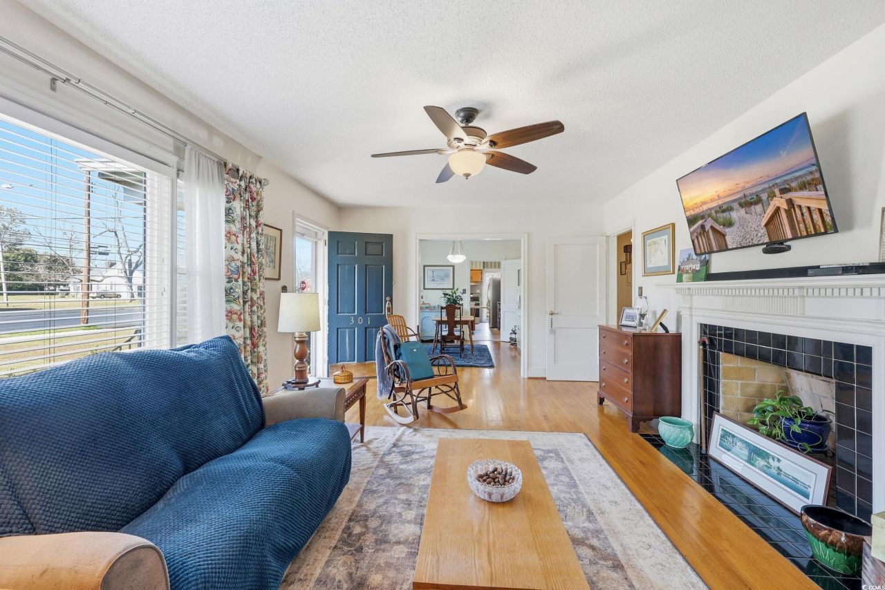 301 S Morgan Ave. Photo 3