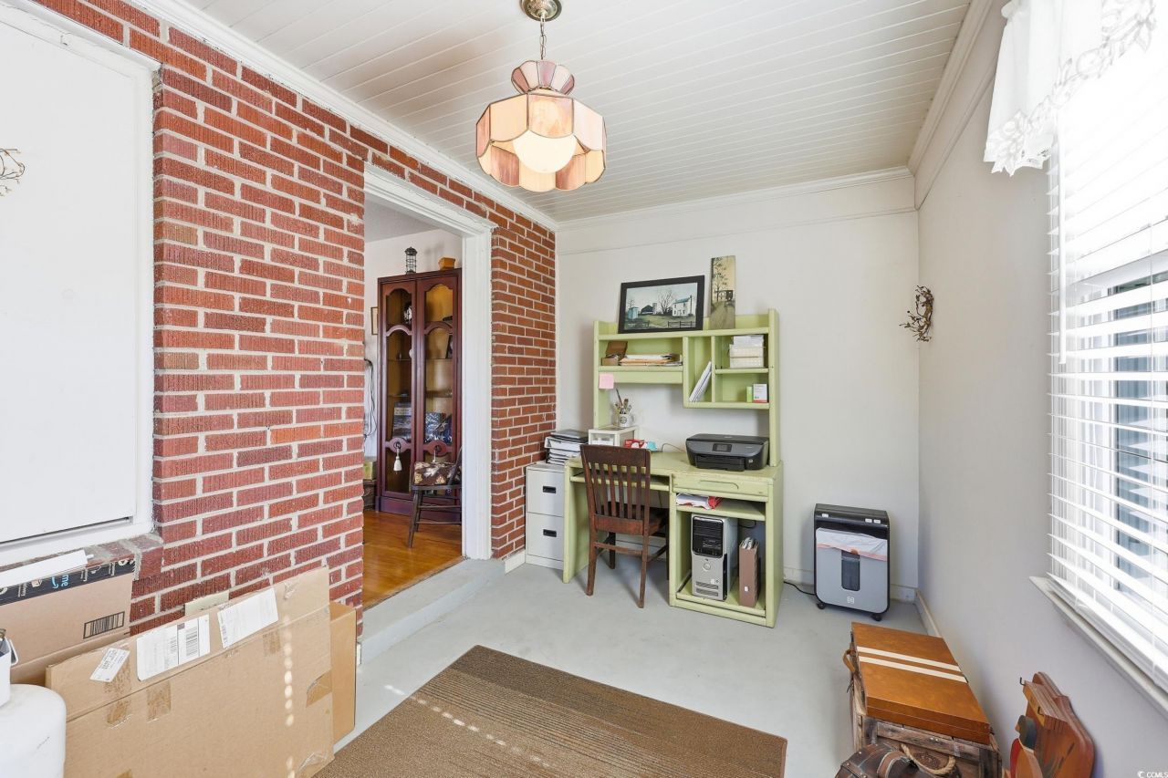 301 S Morgan Ave. Photo 6