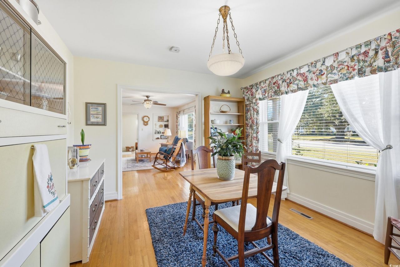 301 S Morgan Ave. Photo 7