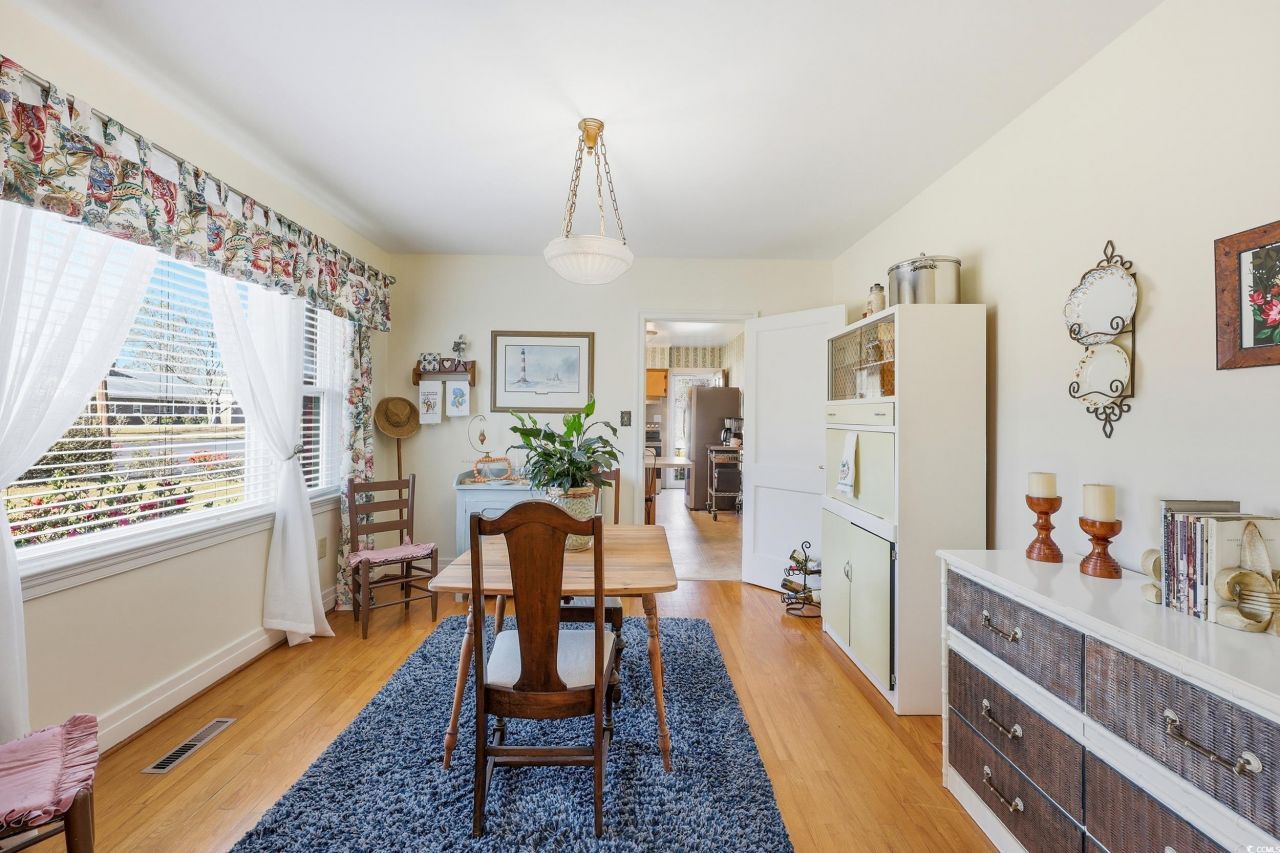 301 S Morgan Ave. Photo 8