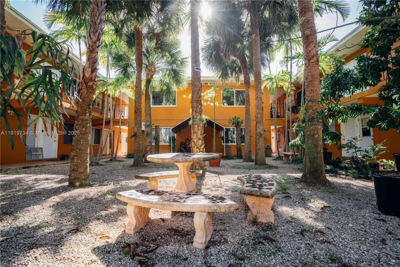 7901 SW 64th Ave, Unit 6, South Miami, FL 33143 Photo