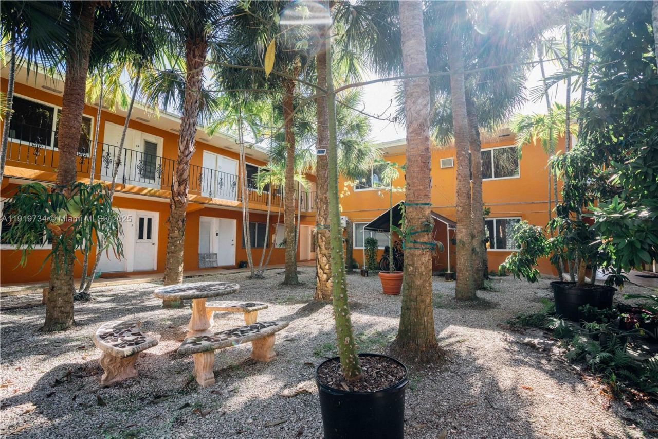 7901 SW 64th Ave, Unit 6, South Miami, FL 33143 Photo