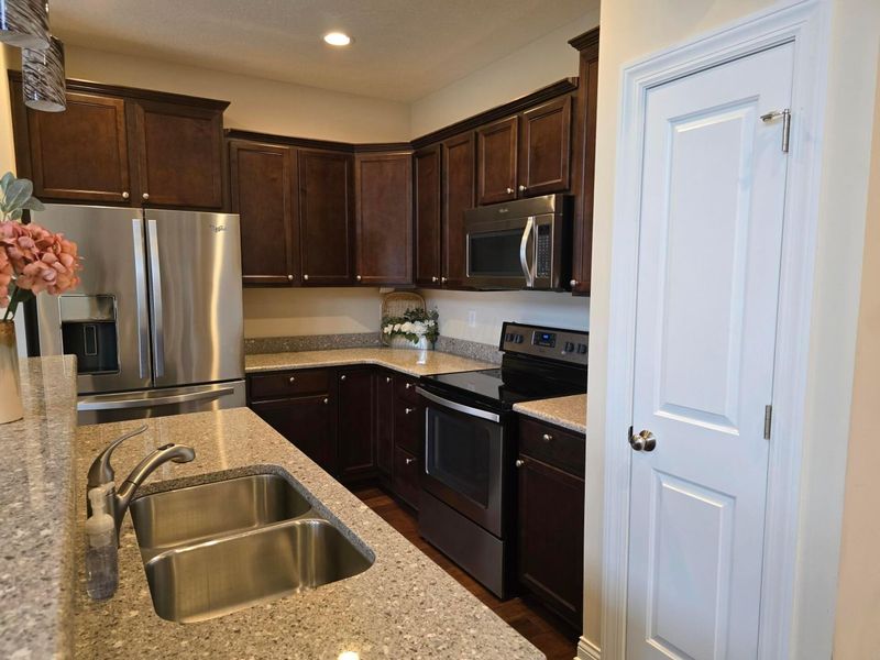 6161 Longwood Drive, Hilliard, OH 43026 Photo 13