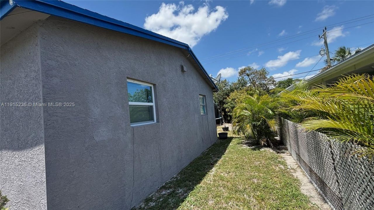 2731 NW 1st Ct, Pompano Beach, FL 33069 Photo