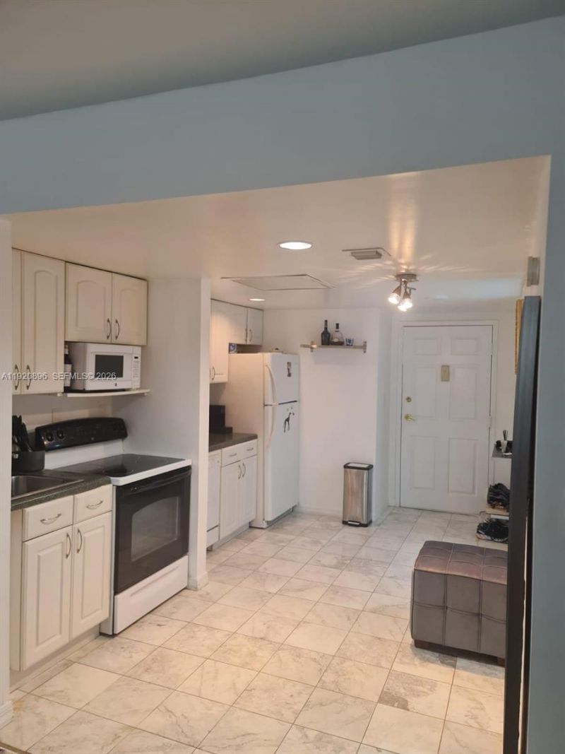 999 Brickell Bay Dr, Unit 206, Miami, FL 33131 Photo