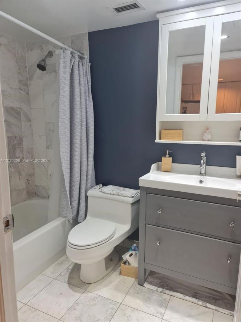 999 Brickell Bay Dr, Unit 206, Miami, FL 33131 Photo