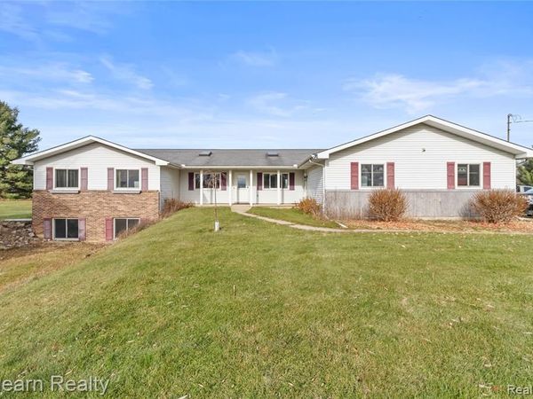9895 E Brooks Road, Venice Twp, MI 48449