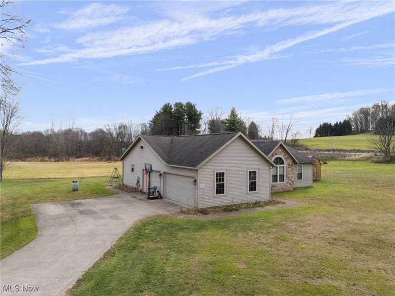 8546 Mapleton Street SE, East Canton, OH 44730 Photo 2