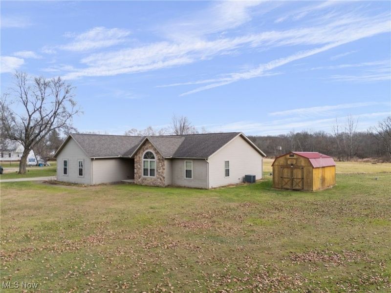 8546 Mapleton Street SE, East Canton, OH 44730 Photo 3