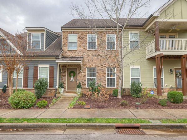 2821 Sterlingshire Dr, Murfreesboro, TN 37128