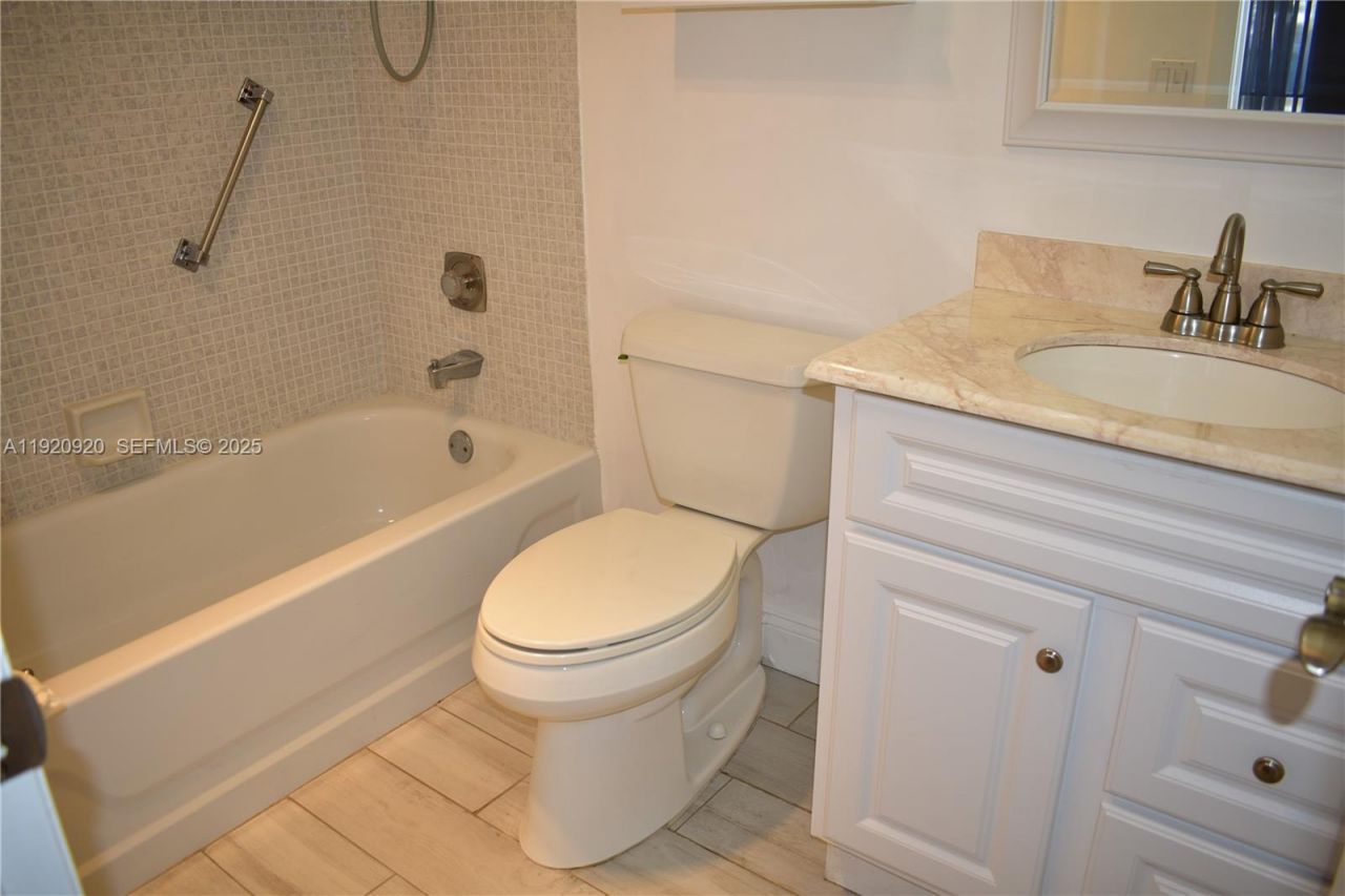 9360 Sunrise Lakes Blvd, Unit 111, Sunrise, FL 33322 Photo