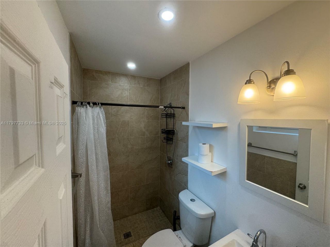 320 NE 160th St, Unit B, Miami, FL 33162 Photo