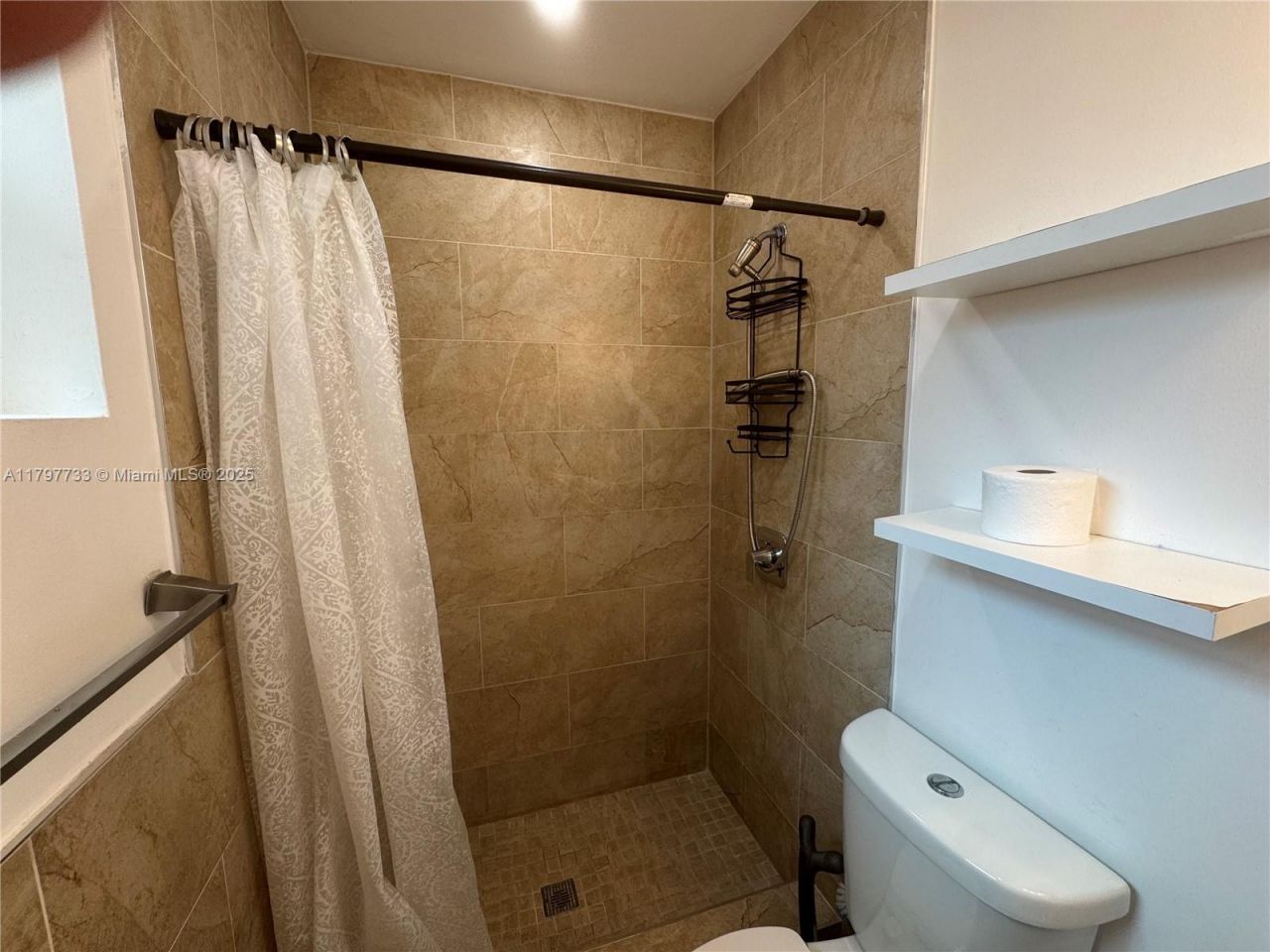 320 NE 160th St, Unit B, Miami, FL 33162 Photo