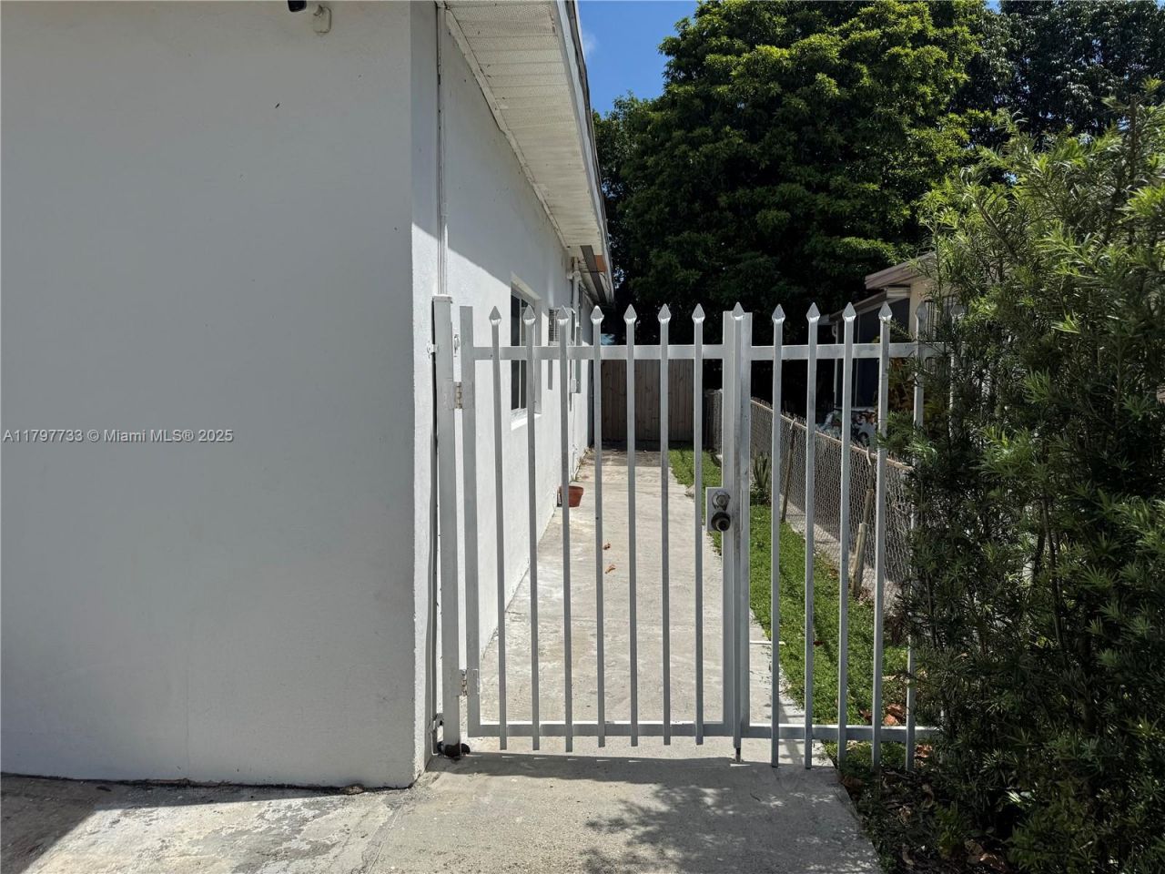 320 NE 160th St, Unit B, Miami, FL 33162 Photo