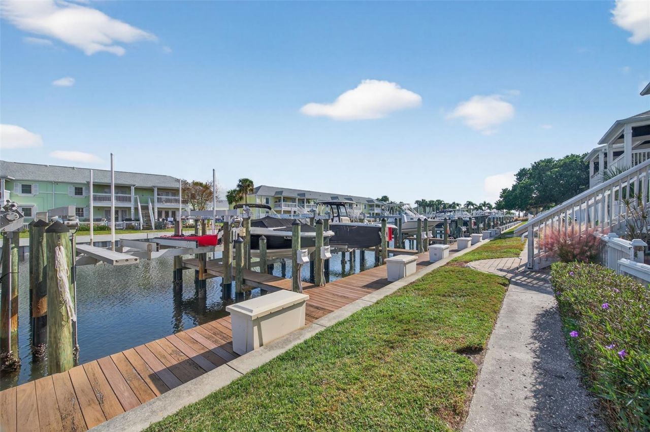 4872 Beach Drive Se, Unit D, Saint Petersburg, FL 33705 Photo