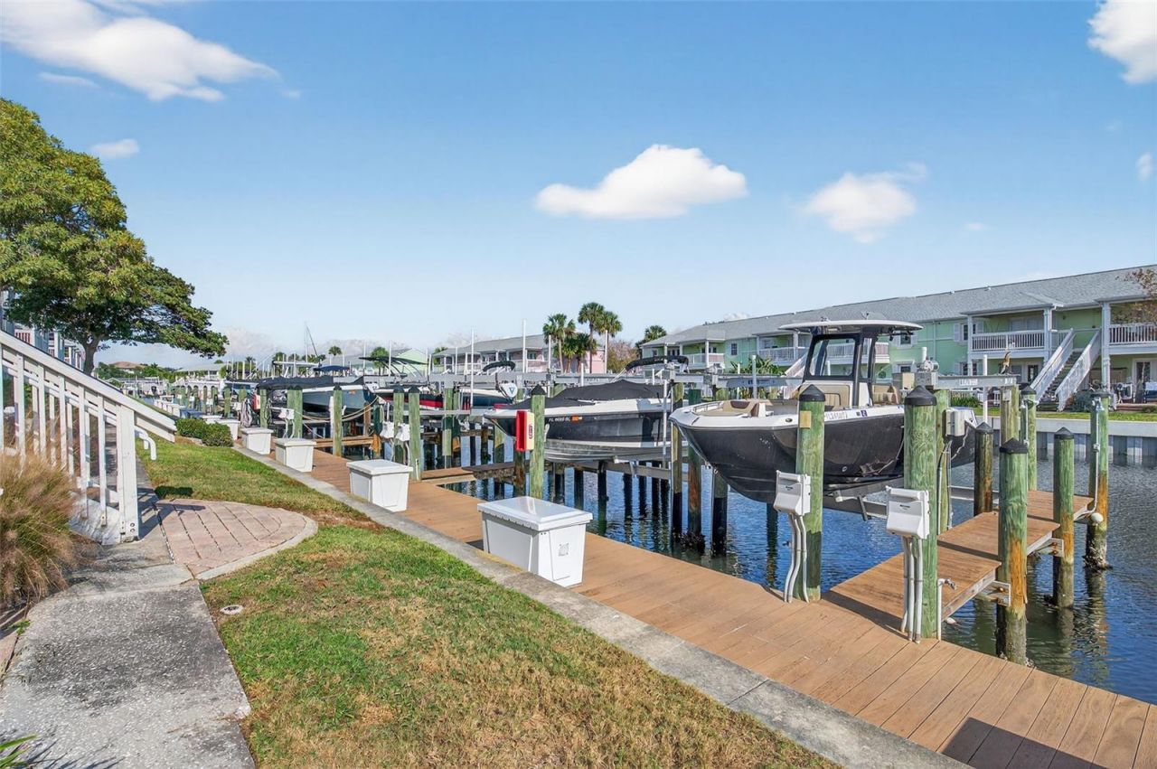 4872 Beach Drive Se, Unit D, Saint Petersburg, FL 33705 Photo